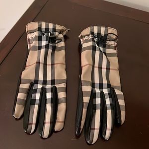 AUTHENTIC Burberry gloves